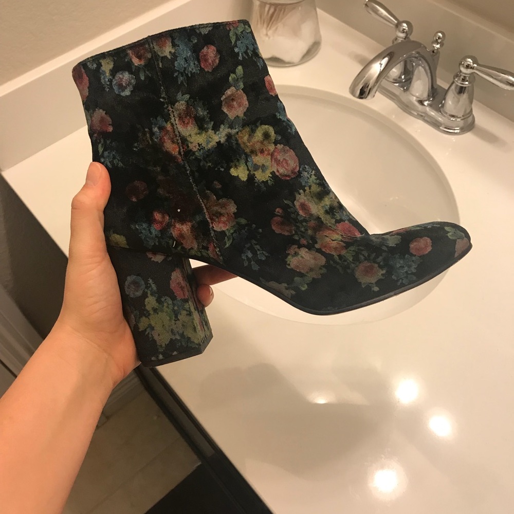 Floral booties - Picture 2 of 3